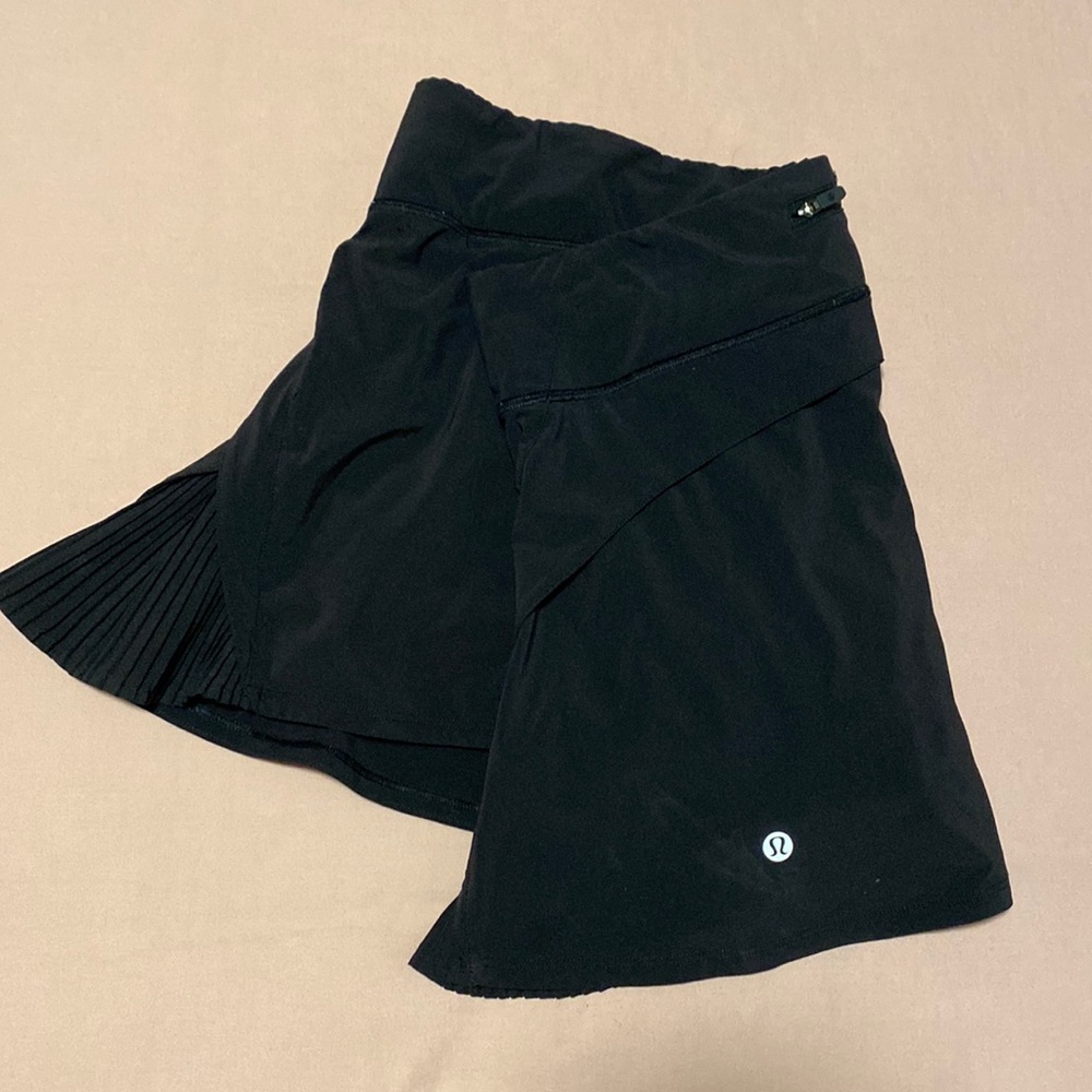 Black Lululemon Play off the Pleats Tennis Skirt